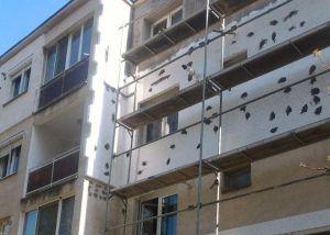 Bloc de locuinţe din Târgu-Mureş, anvelopat fără autorizaţie de construcţie