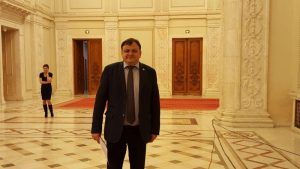 Raport din Parlamentul României (II). Dinu Socotar, entuziasmul ineditului