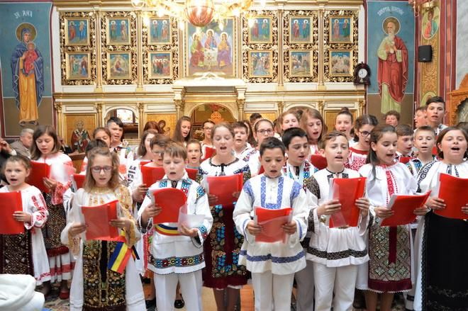 FOTO: Eroii țării sărbătoriți cu mare cinste în comuna Rușii-Munți