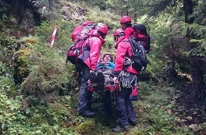 Francez accidentat în munţi, salvat de echipajele Salvamont Salvaspeo Mureş
