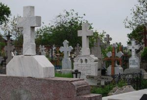 Tâlhărie în cimitir! Bărbat reţinut de poliţiştii de investigaţii criminale