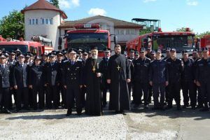 FOTO: ÎPS Irineu, în mijlocul pompierilor mureşeni!