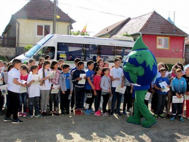 FOTO: Caravana „Ecoatitudine” a poposit la Dedrad