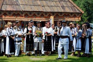 FOTO: Obiceiul de nuntă, readus la viață la „Târgul fetelor” de la Gurghiu