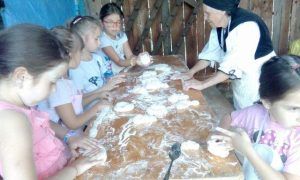 Ateliere tradiționale la Tabăra Etnografică de Vară ”La Mora cu Noroc”