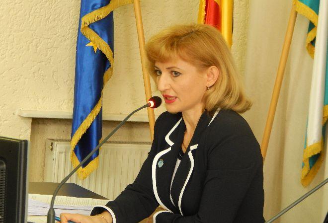 Theodora Benedek, gest istoric în Consiliul Local Târgu-Mureş. Indemnizaţia pe un an, donată pentru excelenţa în educaţie