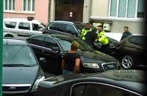 VIDEO EXCLUSIV. A apărut încă un filmuleţ în cazul „Benedek Imre versus poliţişti”. Cine pe cine agresează de fapt?