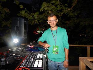 DJ Undoo îi susține pe cei pasionați de turntablism și mixing: „Dacă ești decis, poți trece peste toate dificultățile.”
