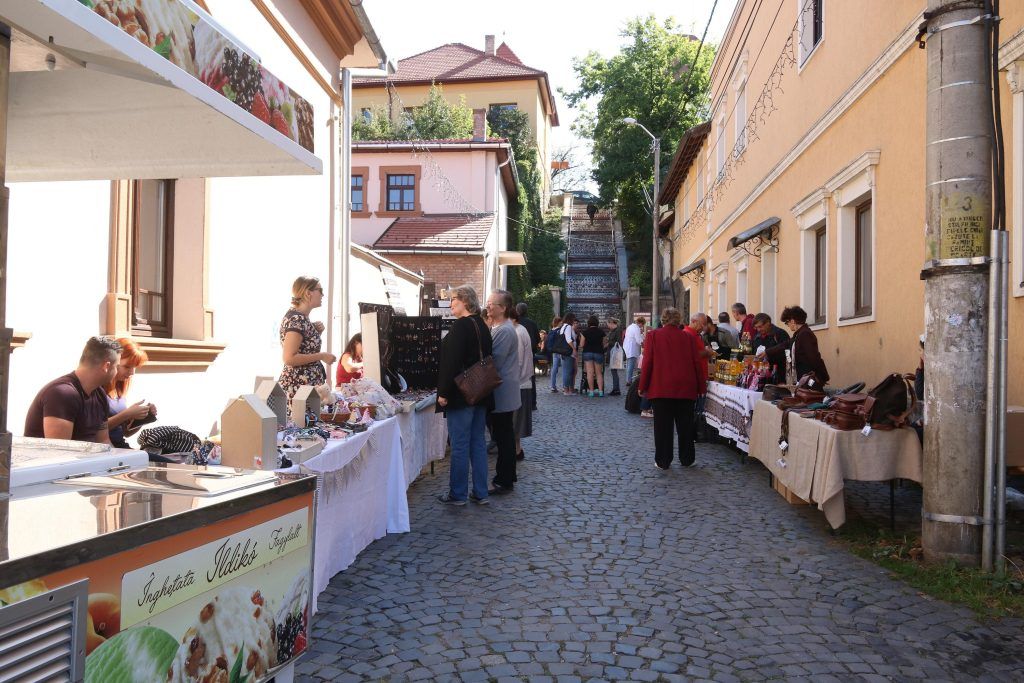 FOTO: Local Farmers’ Market are produse bune, dar și ritm(uri)