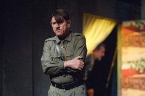 Adolf Hitler revine la Sala Mică