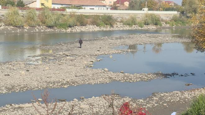 De ce a scăzut nivelul râului Mureş în Târgu-Mureş. Anunţul făcut de Administraţia Bazinală de Apă Mureş