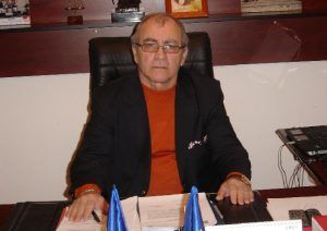 Cel mai experimentat secretar de primărie din judeţul Mureş, la momentul pensionării, după 40 de ani de activitate. Iulian Badea: “Înălțimea scaunului pe care stai trebuie să se situeze cel puțin la înălțimea cărților citite”