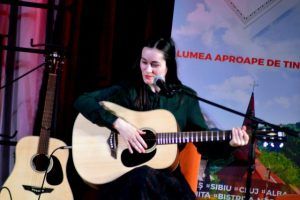 Iulia Mitrea: ”Pur și simplu am vrut să cunosc oameni și să le cânt”