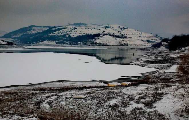 FOTO: A venit iarna pe lacul Bezid! Imagini spectaculoase!