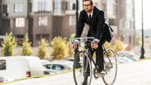 Studiu: voucherul de la angajator i-ar determina pe angajați să se deplaseze cu bicicleta la job