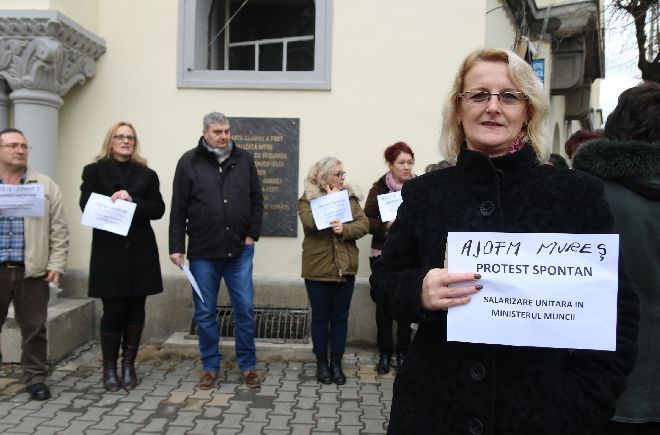 Protest spontan la AJOFM Mureş. Se cere salarizare unitară în Ministerul Muncii