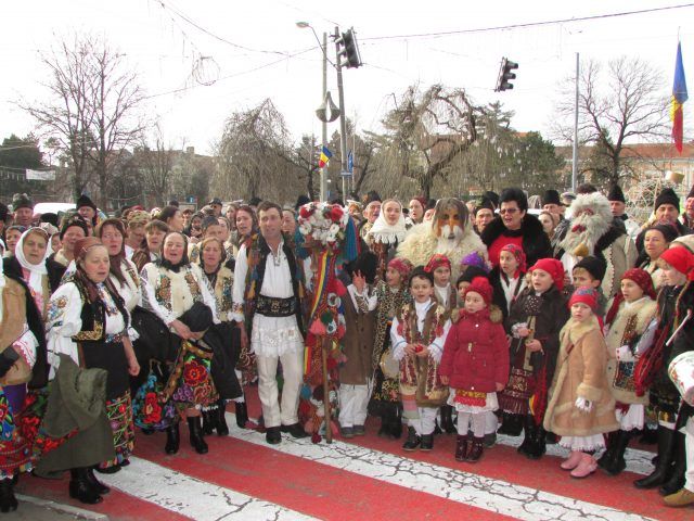 VIDEO, FOTO: Datinile de iarnă, la loc de cinste pe meleagurile Reghinului