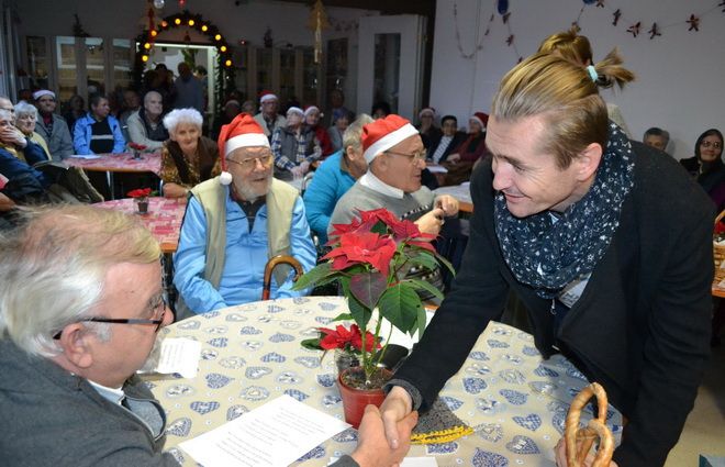 FOTO: „B-Unicii” de la Căminul pentru Persoane Vârstnice din Târgu-Mureş, vizitaţi cu cadouri de Cristian Gog