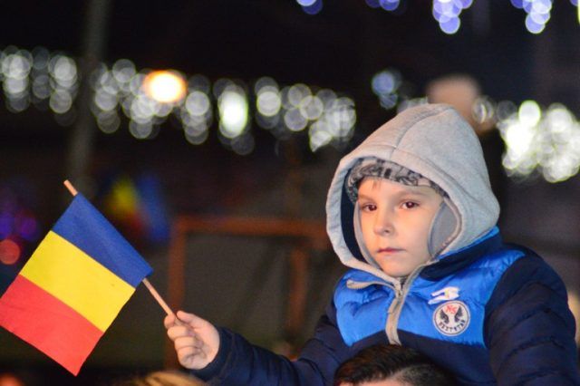 VIDEO, FOTO: La mulți ani, România, pe acorduri de folclor și pop-rock la Reghin