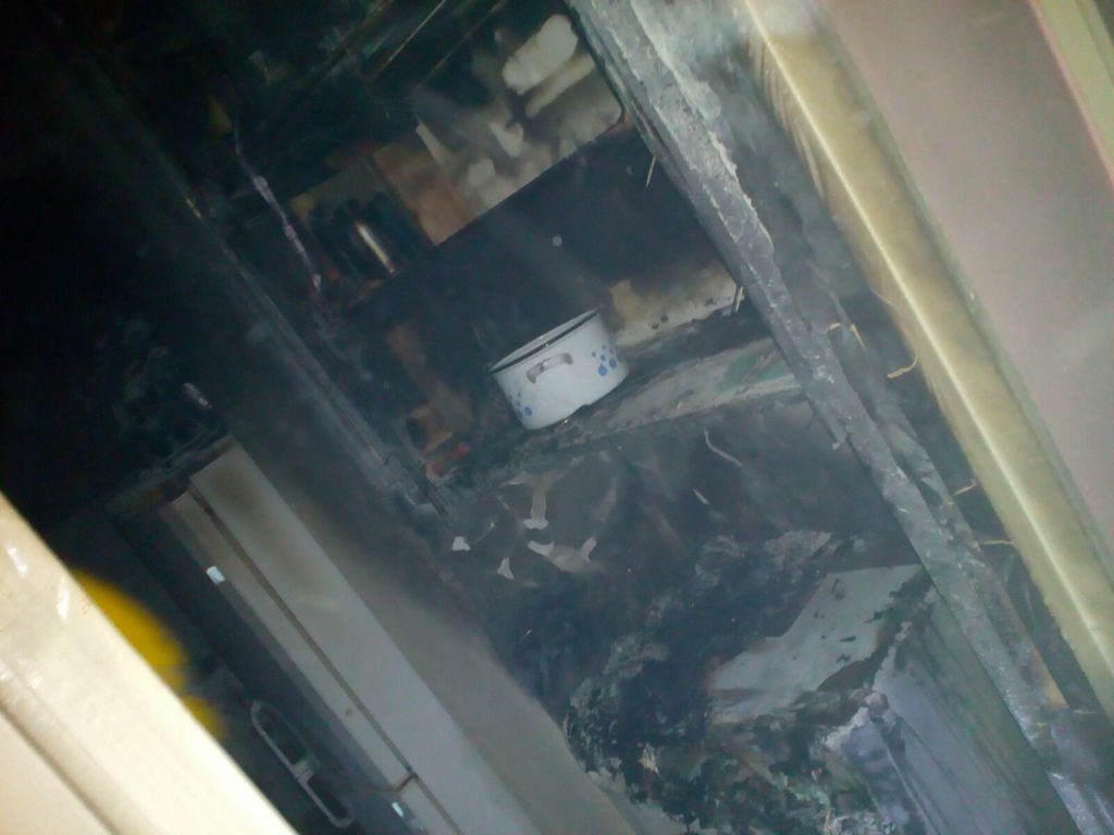 FOTO: Incendiu localizat rapid la un apartament de pe Parângului
