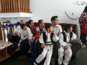 Elevii și profesorii voluntari de la Papiu, donații pentru Casa „Sf. Gheorghe” din Sâncrai