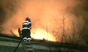 Incendiu la acoperişul halei fostului SMA Bichiş
