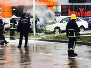 Incendiu auto în parcarea Promenada Mall. Tot la 5 zile câte unul