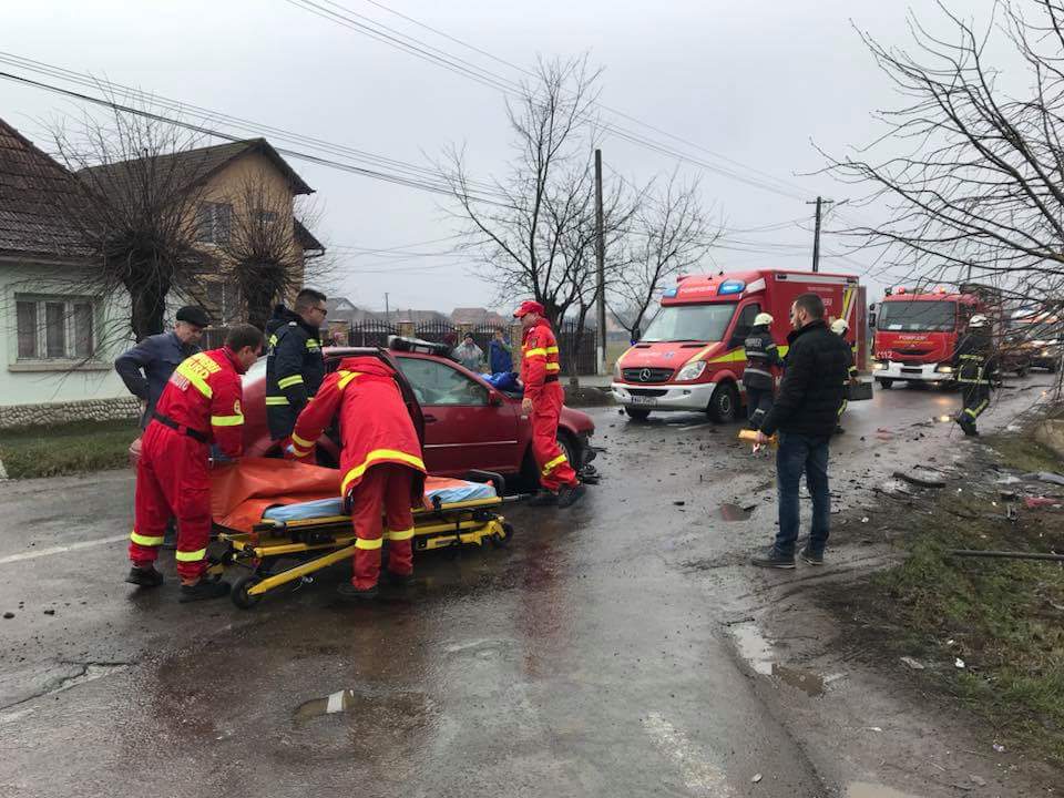 FOTO: Accident cu doi răniți cod galben în Sântana de Mureș