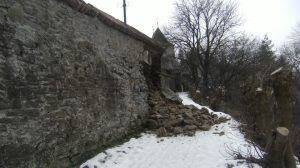 Fragment de zid din Cetatea Sighişoarei, prăbuşit