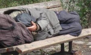 Persoane fără adăpost, salvate de poliţiştii locali din Târgu-Mureş