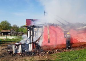 FOTO: Incendiu la o casă din Pogăceaua