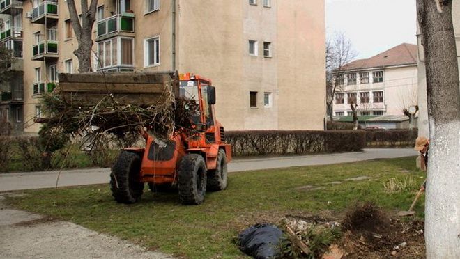 Curăţenia de primăvară continuă la Târgu-Mureş