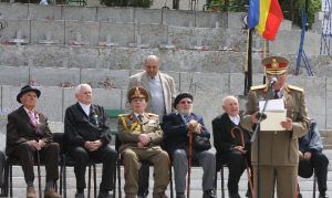 Ziua veteranilor de război, sărbătorită în Piaţa Teatrului din Târgu-Mureş