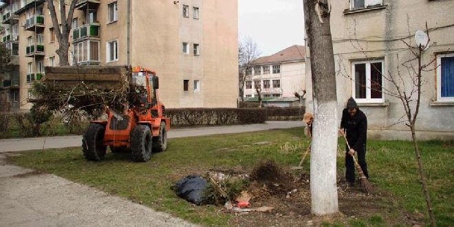 Curățenie de primăvară la Târgu-Mureş. Programarea străzilor în intervalul 16-21 aprilie