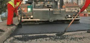 Societate din Mureş angajează maşinişti şi muncitori în construcţii de drumuri