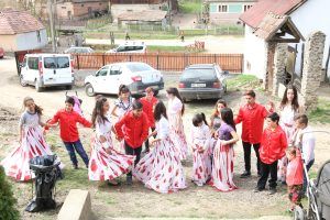 FOTOGALERIE: Lecție de acceptare la Cotuș de Ziua Internațională a Romilor