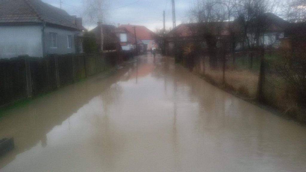 Inundații la Vălenii de Mureş