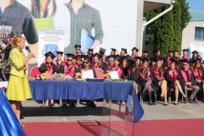 FOTO: Promoţia Centenarului, la Universitatea „Dimitrie Cantemir” Târgu-Mureş