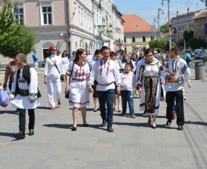 „Ziua Costumului Tradiţional” sărbătorită la Târgu-Mureş