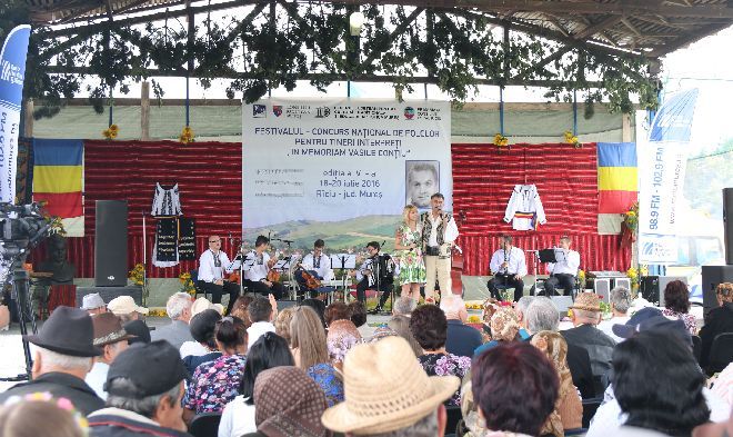 „In memoriam Vasile Conţiu”, festival pentru tineri interpreţi de muzică populară