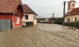 Donaţii pentru românii afectaţi de inundaţii. Centru de colectare de bunuri, la Târgu-Mureş!