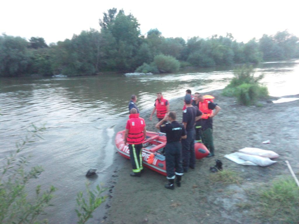 UPDATE: Copil găsit înecat în râul Mureş