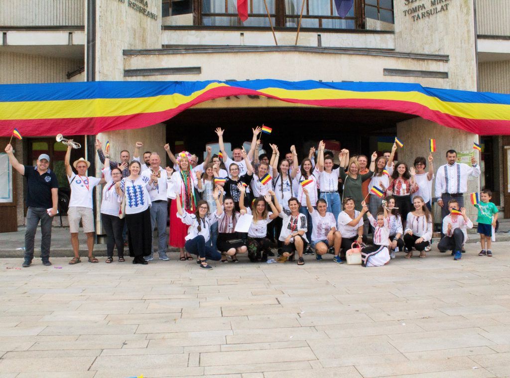 FOTO: Flash mob, cu emoție, în amintirea Marii Uniri