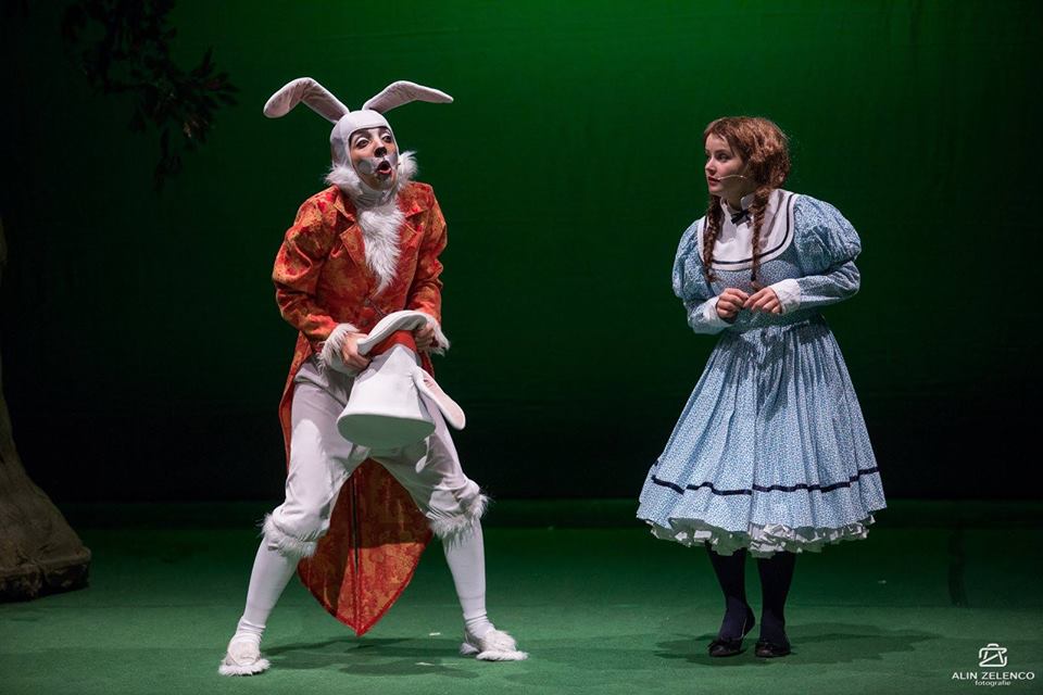 Alice vă invită în Țara Minunilor, la Teatrul Ariel