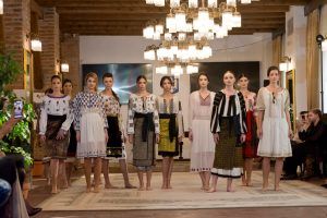 FOTO: Romanian Fashion Philosophy, o sărbătoare vizuală de Centenar la Târgu-Mureș