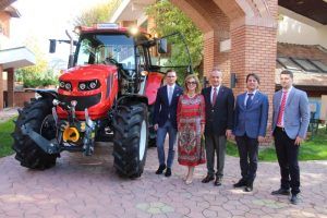 FOTO: TAGRO made by IRUM, primul tractor agricol românesc, prezentat oficial