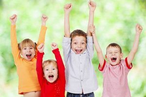 7 sfaturi pentru părinții care vor un copil fericit la școală și acasă