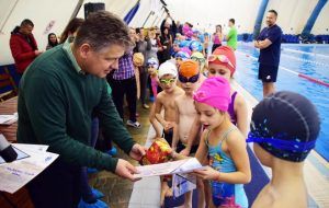 600 de copii au absolvit cu succes și zâmbete programul “Inițiere în înot”!