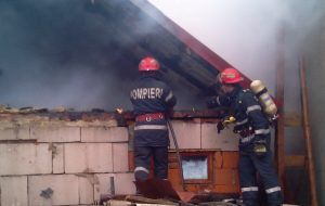 UPDATE – FOTO: Trei copii decedaţi într-un incendiu în Archita
