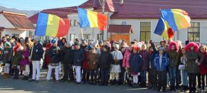 FOTO: Omagiu adus înfăptuitorilor Marii Uniri, la Liceul „Vasile Netea” din Deda